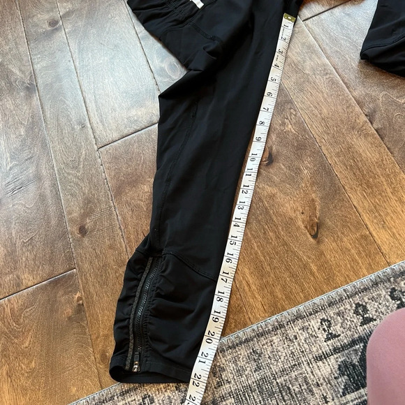 Lululemon women’s Runday crop size 8 - Picture 8 of 11
